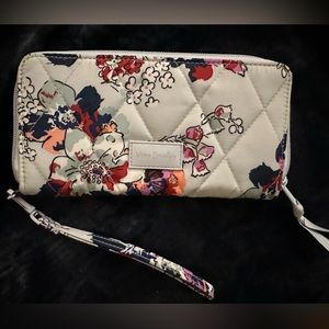 🐠Vera Bradley RFID Wallet Crossbody Wristlet Purse Go Fish Blue